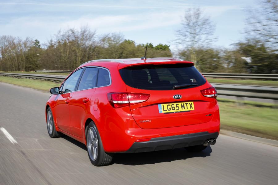  Kia ceed-SW GT Line 2015 года  (UK) (фото 14 из 20)